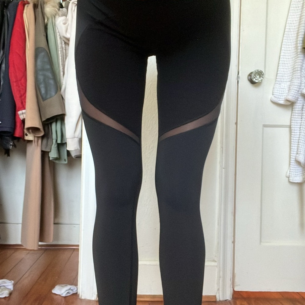 MICHI legging with mesh insert and lizard embossed fabric accent sz Medium M